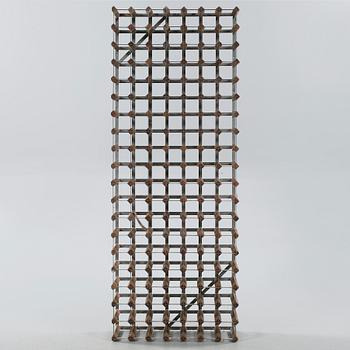 A wine rack from Farrow & Jackson, England, 20th century.