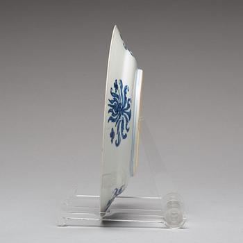 A group of six blue and white dishes, Qing dynasty, Kangxi (1662-1722).
