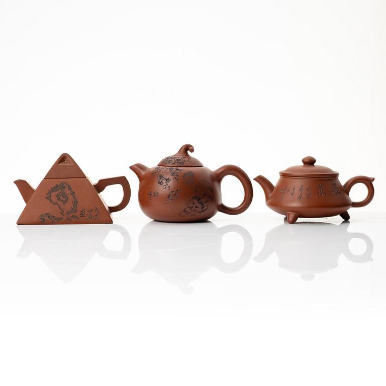 A group of three Chinese yixing teapots, 1980/90s.