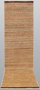 Gallerimatta, orientalisk, ca 288 x 79 cm.