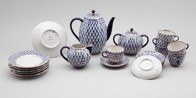 KAFFESERVIS, 15 delar, porslin, Lomonosov, Ryssland, 1900-talets andra hälft.