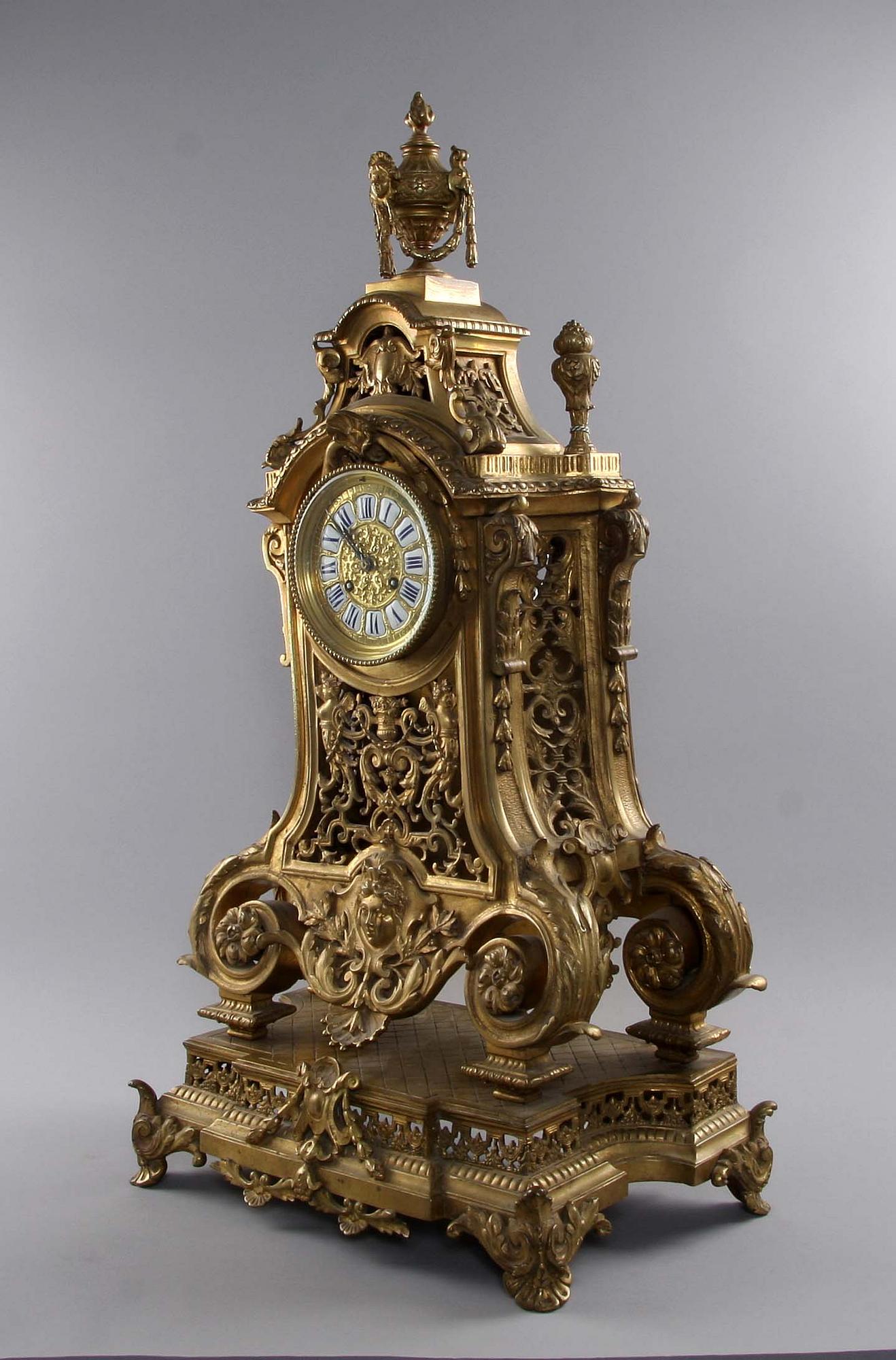 BORDSPENDYL, Louis XVI-stil. 1800-talets slut, Paris.