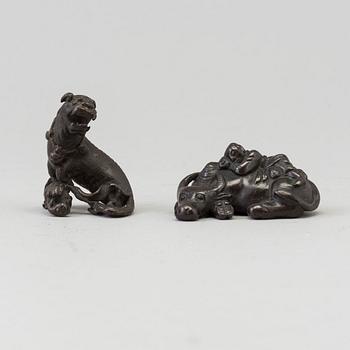 Two bronze miniatures, Qing dynasty, 18/19th Century.