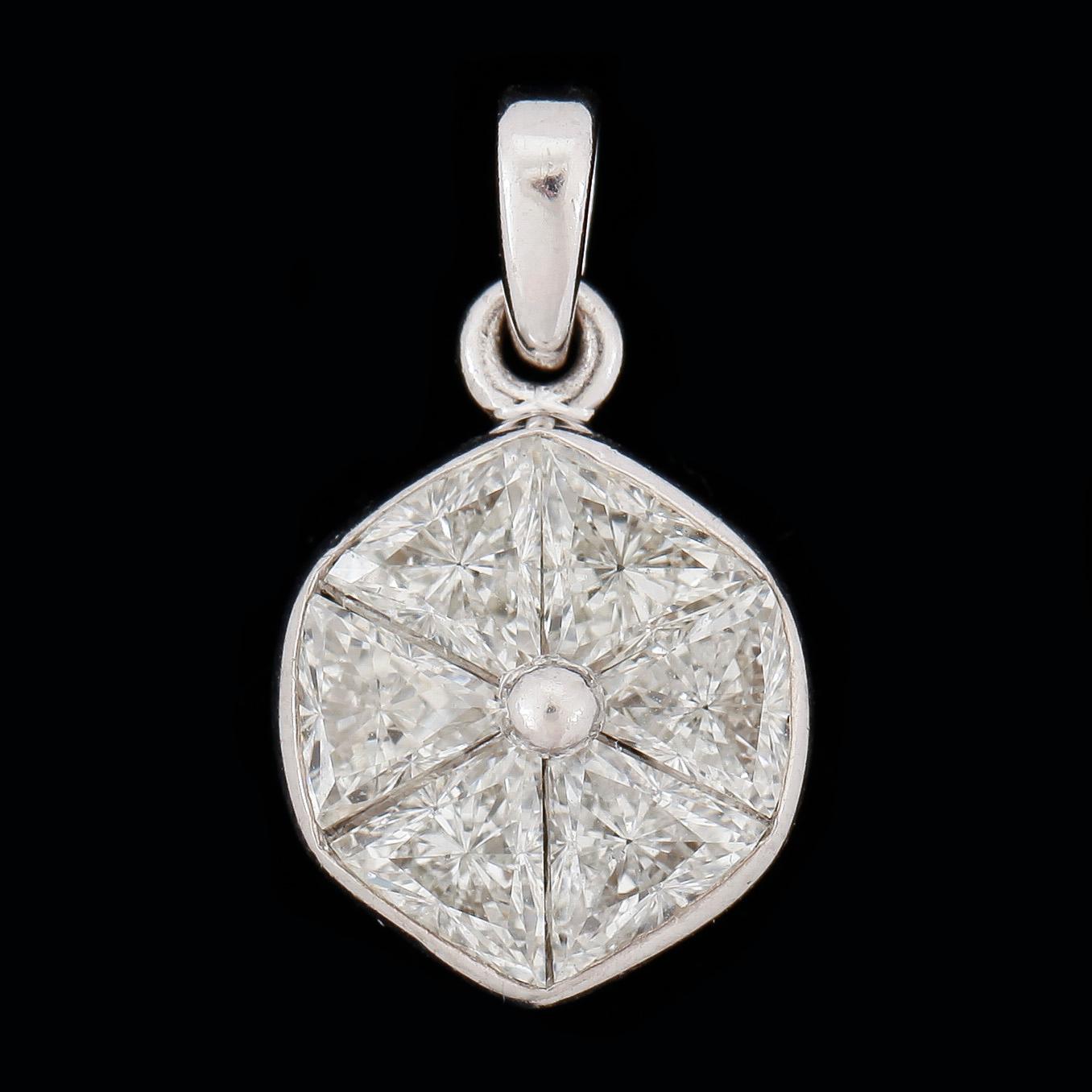 HÄNGE, 18k vitguld med 6 trillion slipade diamanter tot ca1,86ct. 2000-tal. Vikt ca 1,2g.