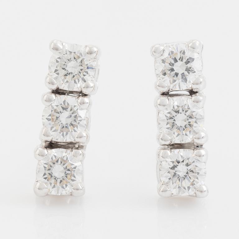 Brilliant cut diamond earrings, total ca 0,52 ct.