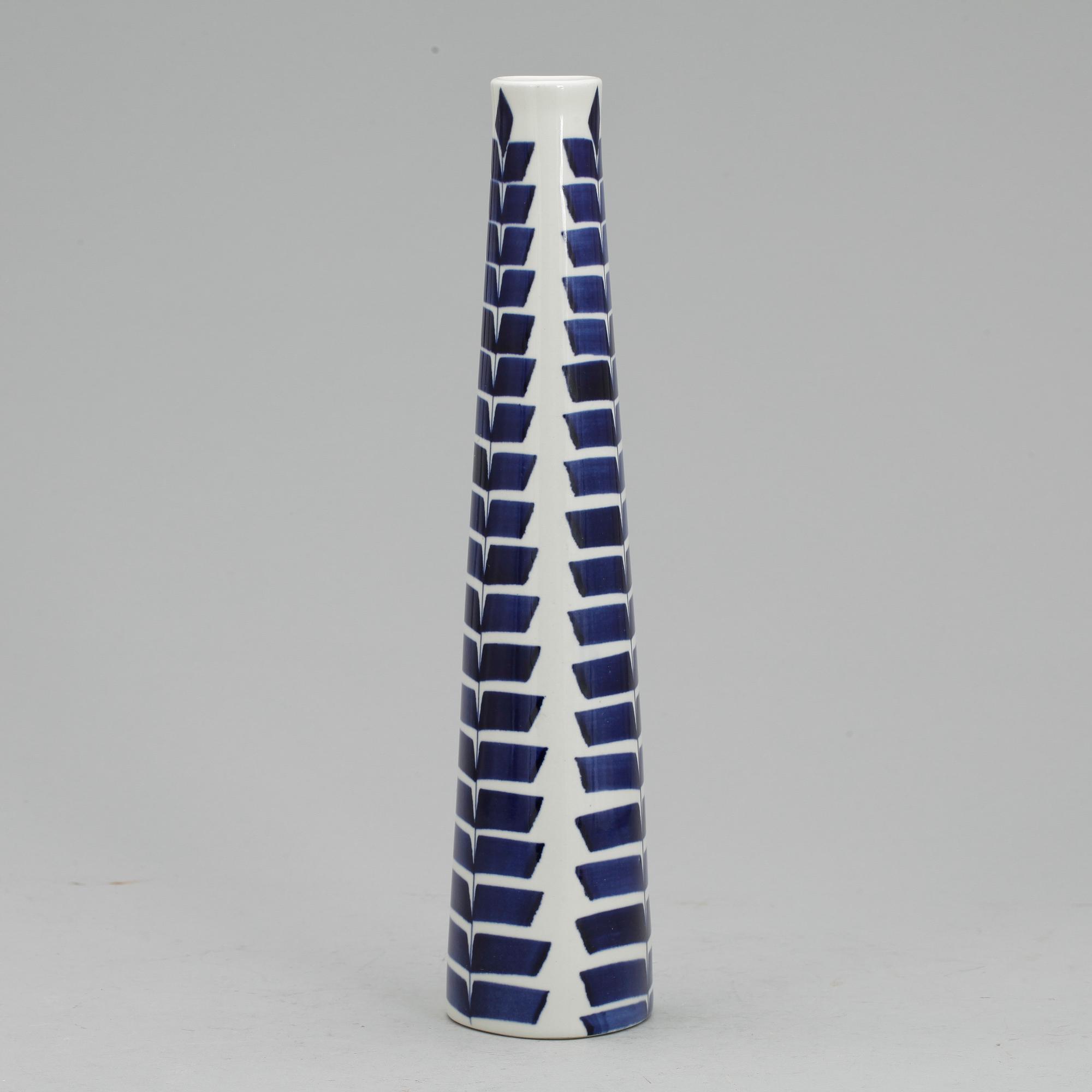 VAS, fajans Stig Lindberg samt VAS, porslin, Karin Björqvist Gustavsberg, 1950-tal.