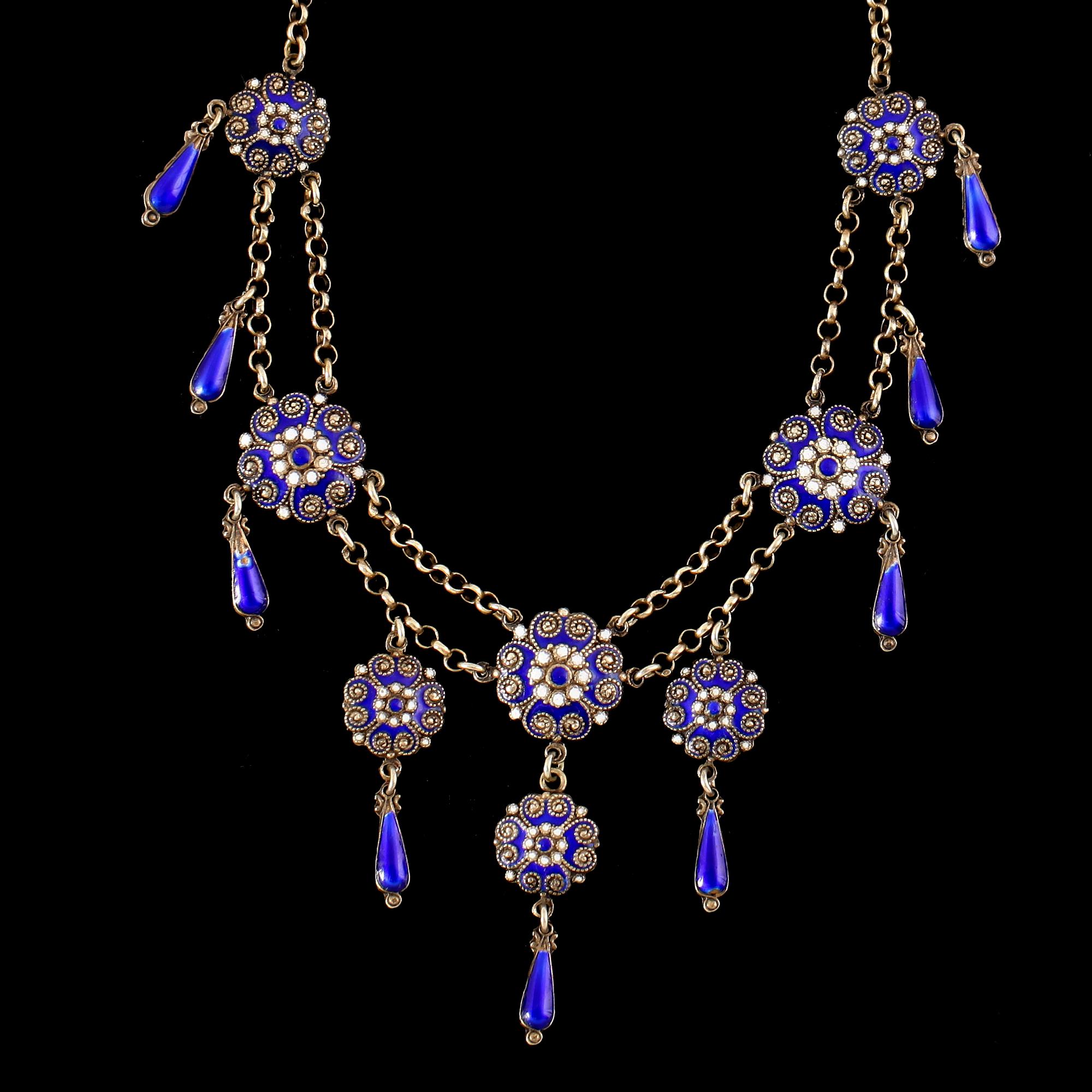 COLLIER, förgyllt sterlingsilver, emalj, 1900-talets första hälft.