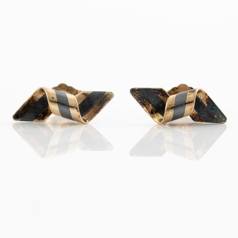 Brooch and a pair of earrings 14K gold and silver, Morelli.