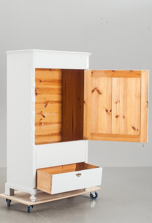 KLÄDSKÅP, nyrenässans, 1800-talets slut.