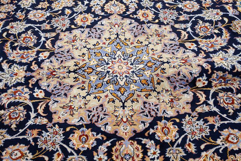 A CARPET, Kashan, ca 393 x 290 cm.