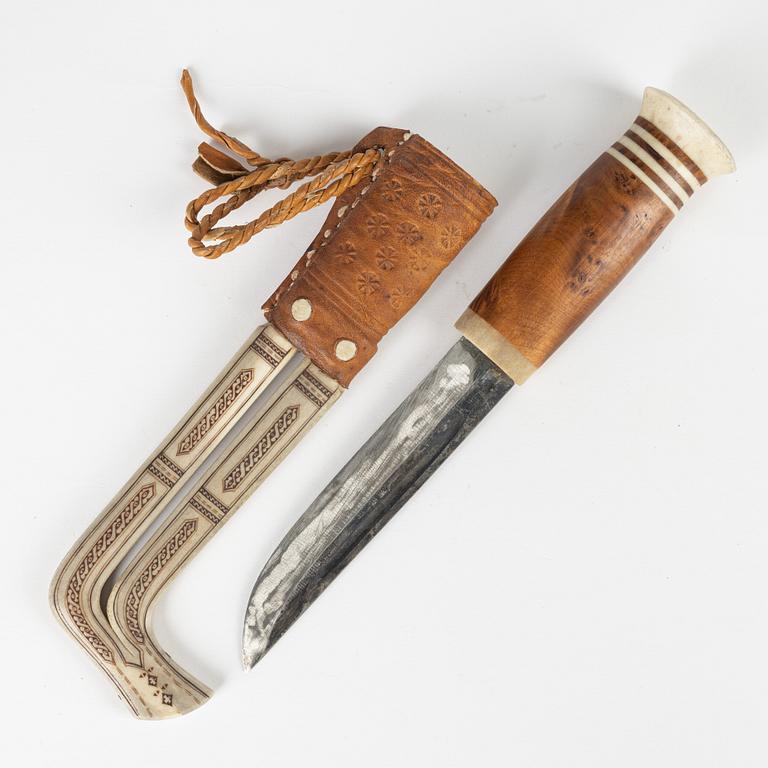 A reindeer horn knife by Lars Levi Sunna, signed.