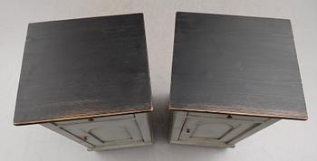 SÄNGBORD, 1 par, 1900-talets första hälft.