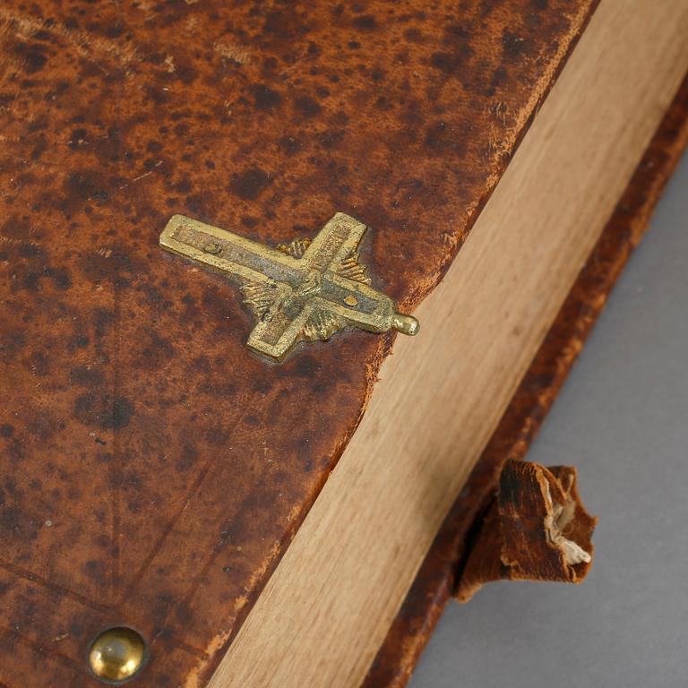 BIBLAR, 2 st, Sverige, bla Karl XII:s fältbibel, Stockholm 1709.