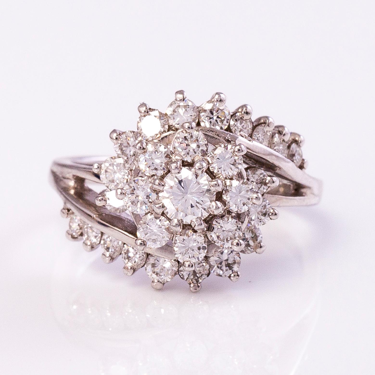 An 18K white gold ring with diamonds ca. 1.72 ct in total.