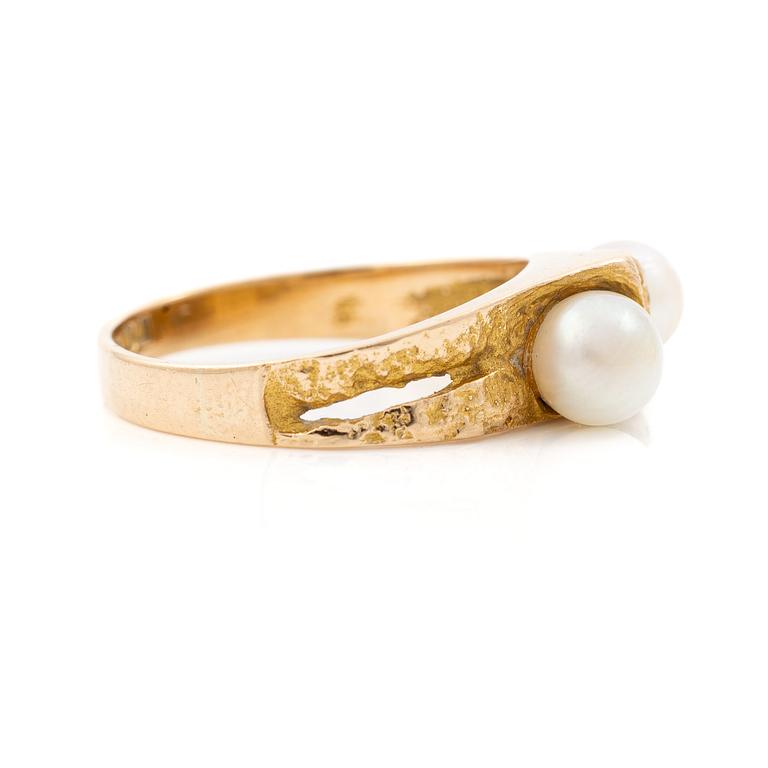 Björn Weckström, ring, "Whisper", "Kuiskaus", 14K gold with two pearls, Lapponia Helsinki 1969.