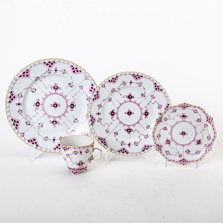 Servisdelar 10 dlr "Musselmalet röd helblonde", Royal Copenhagen 1952.