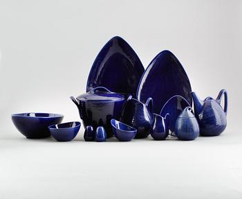 SERVISPORSLIN, 17 delar, porslin, "Blå Eld", Hertha Bengtson, Rörstrand.