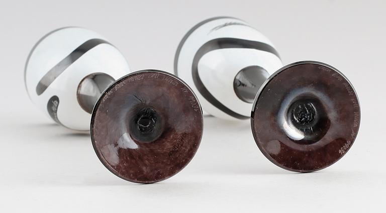 POKALGLAS, 2 st, glas, "Caramba", Ulrica Hydman-Vallien, Kosta Boda.