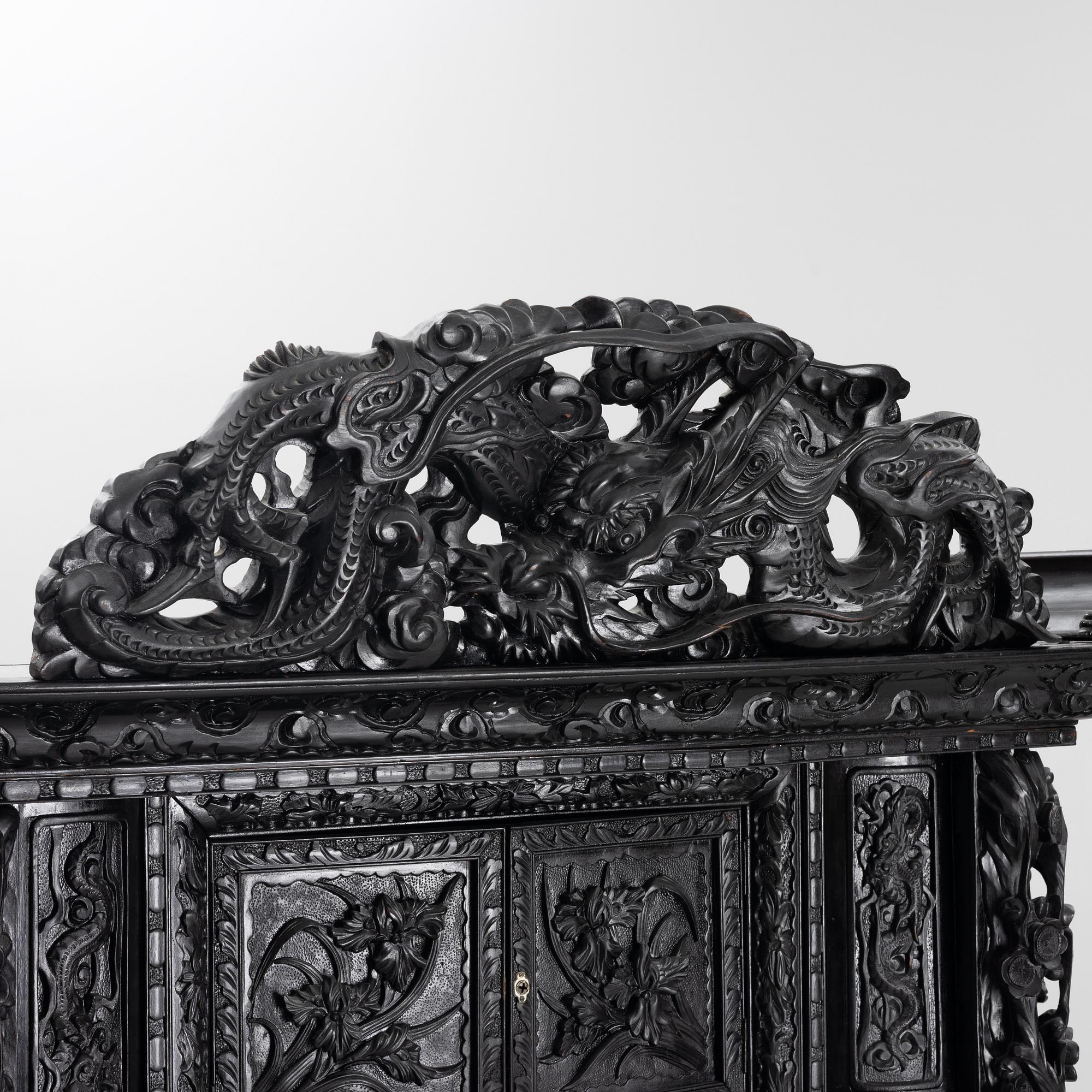 A Japanese cabinet, around 1900.