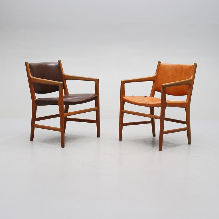 KARMSTOLAR, ett par, Hans J. Wegner, Johannes Hansen, 1900-talets andra hälft.
