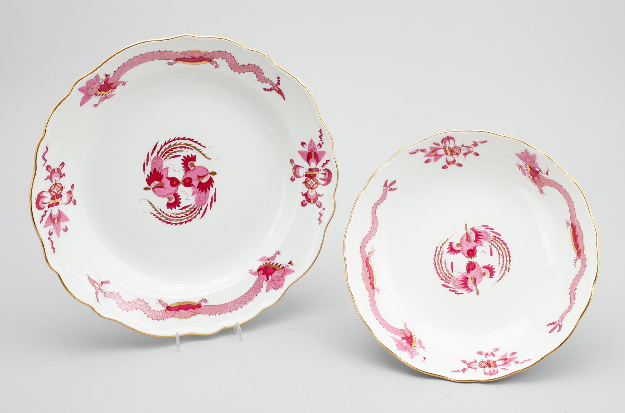 SKÅLFAT, 2 st, porslin, "Röda Draken", Meissen.