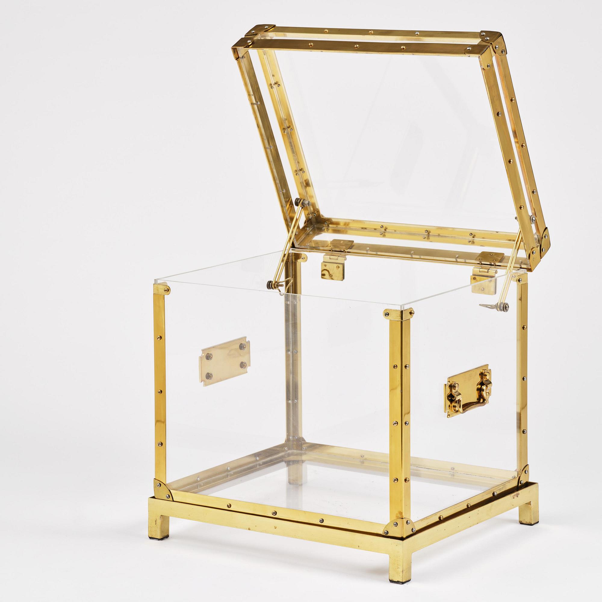 Eichholtz, a "Flightcase" chest/coffee table, contemporary production.