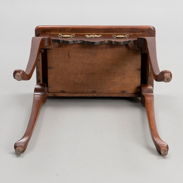 BORD, mahognyfaner, Queen Anne, England 1700-tal.