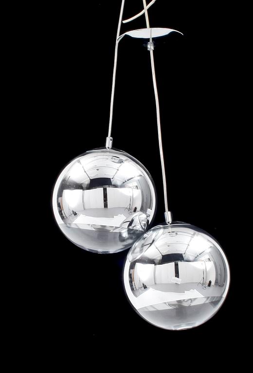 TAKLAMPOR, ett par, polycarbonat, "Mirror ball" Tom Dixon. 2000-tal. H 25.