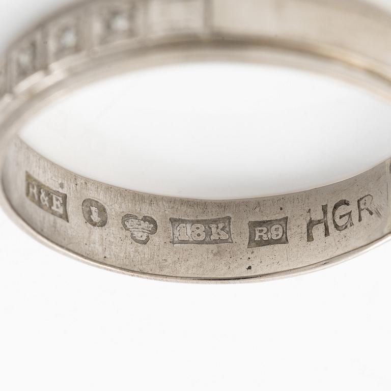 Ring halvallians 18K vitguld med små åttkantslipade diamanter.