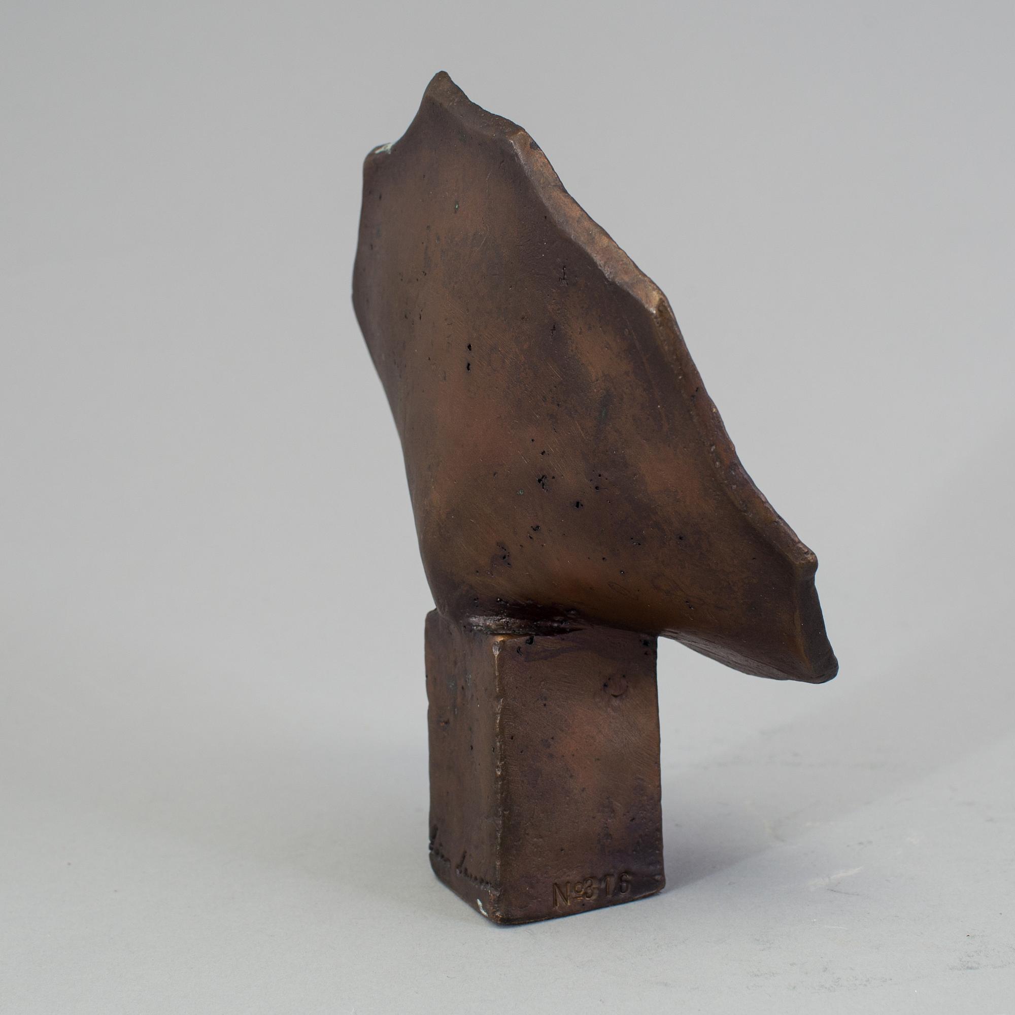 LISA LARSON, skulptur av brons. Signerad och numrerad No 316.