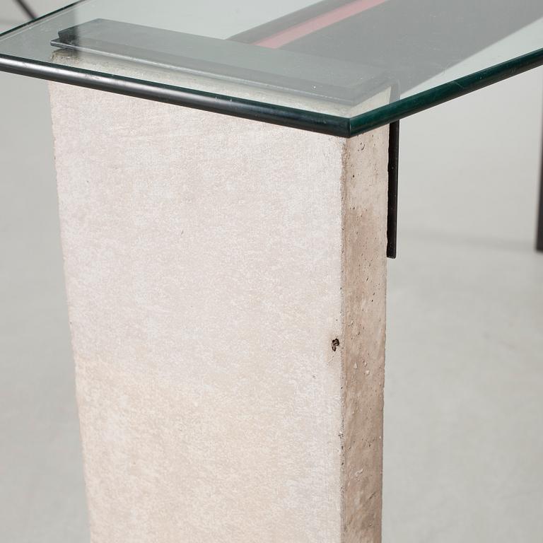 A table by Jonas Bohlin for Källemo in Värnamo, model "Concrete", late 20th century.