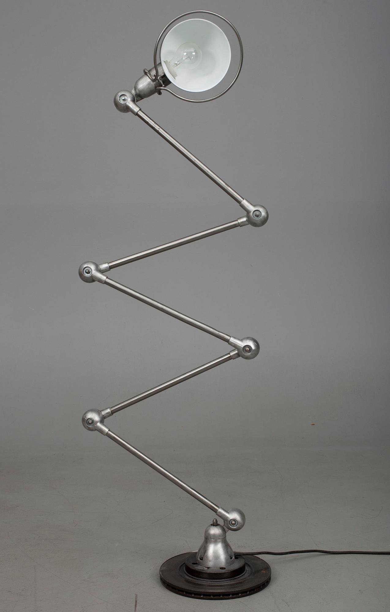 GOLVLAMPA, design Jean-Louis Domecq, 1950. Märkt Jieldé, Frankrike.