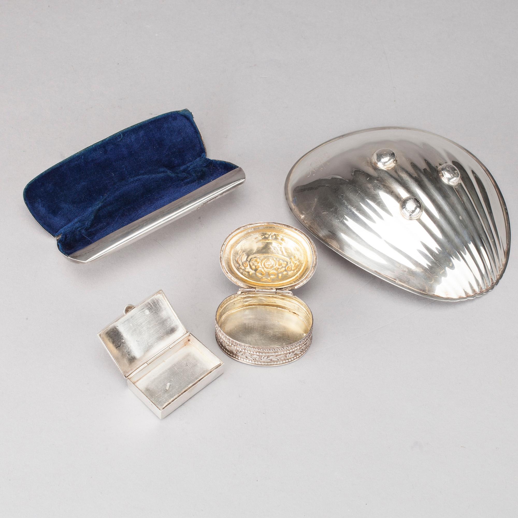SILVERFÖREMÅL, 4 st, bl a Tapio Wirkkala och Oskar Lindroos, Helsingfors. Totalvikt 188 g.