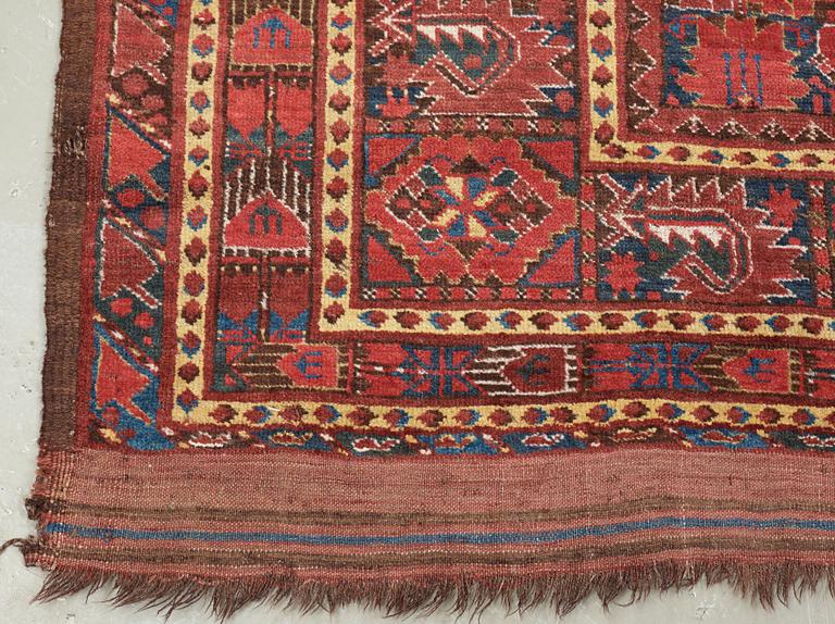 ANTIQUE BESHIR. 348,5 x 174,5 cm, as well as ca 10,5 cm stripe patterned flat weave at each end.