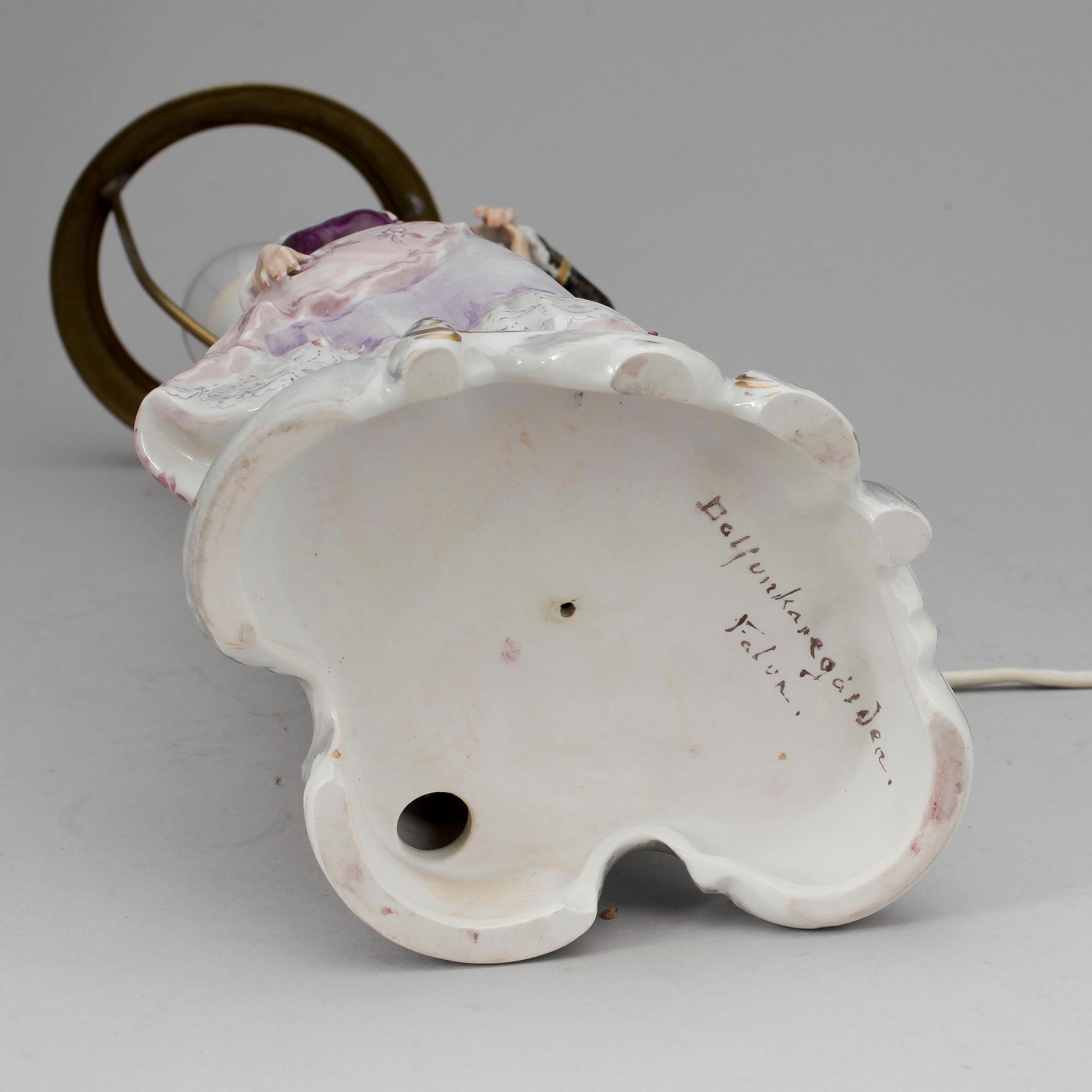 BORDSLAMPA, porslin, 1900-talets mitt.