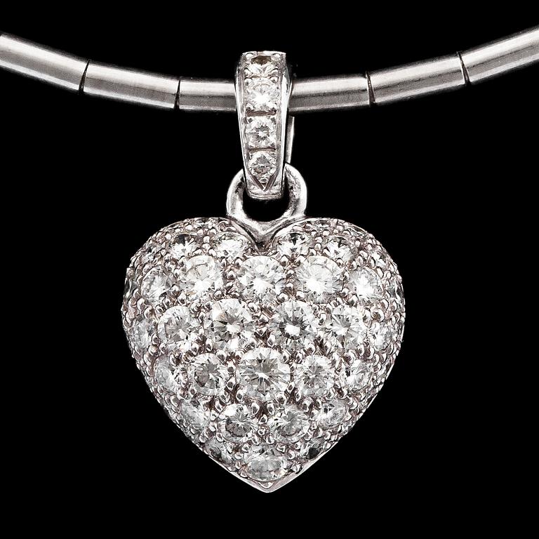 COLLIER/HÄNGSMYCKE, Cartier, briljantslipade diamanter, tot. ca 1.50 ct, i form av hjärta.
