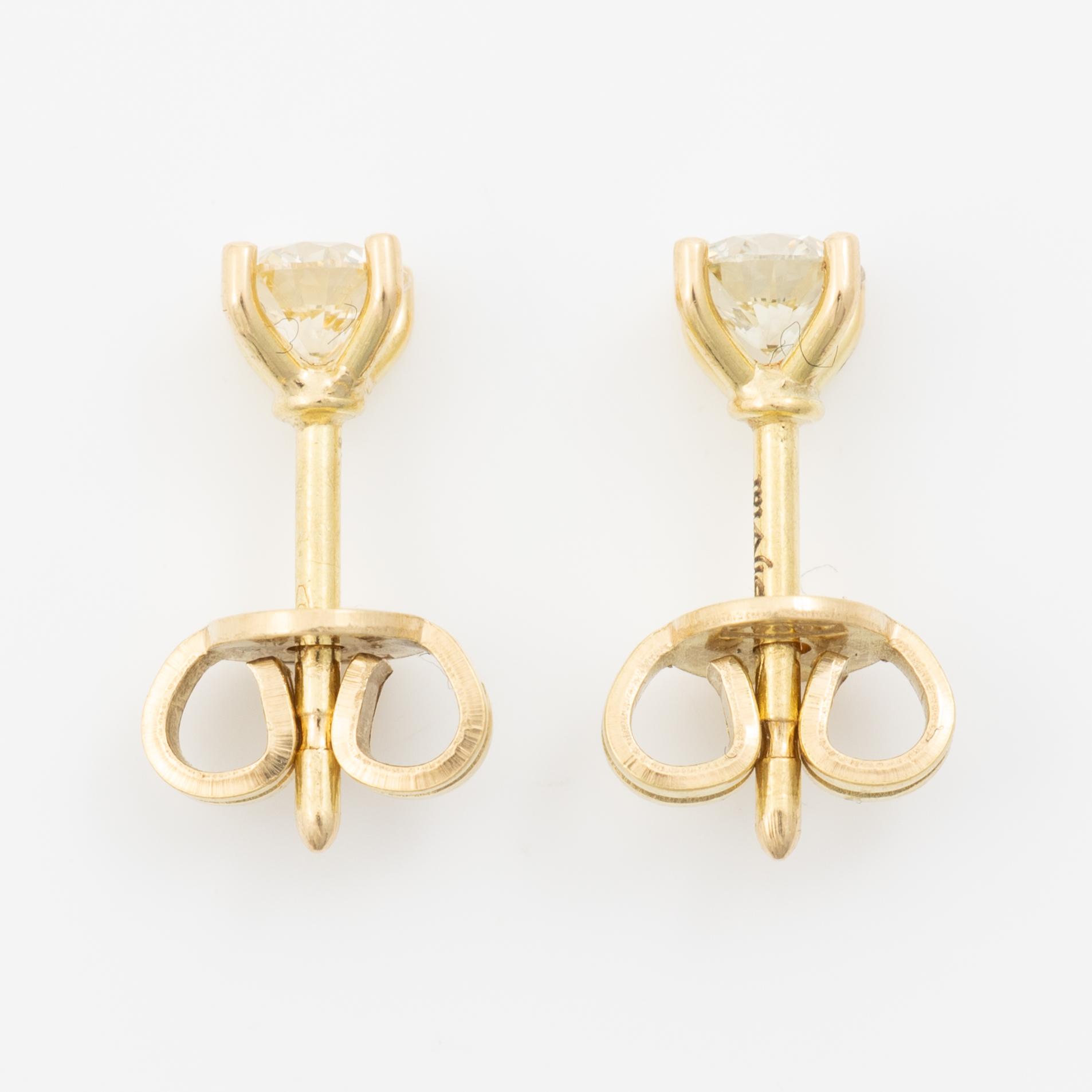 Earrings 18K gold with brilliant-cut diamonds.