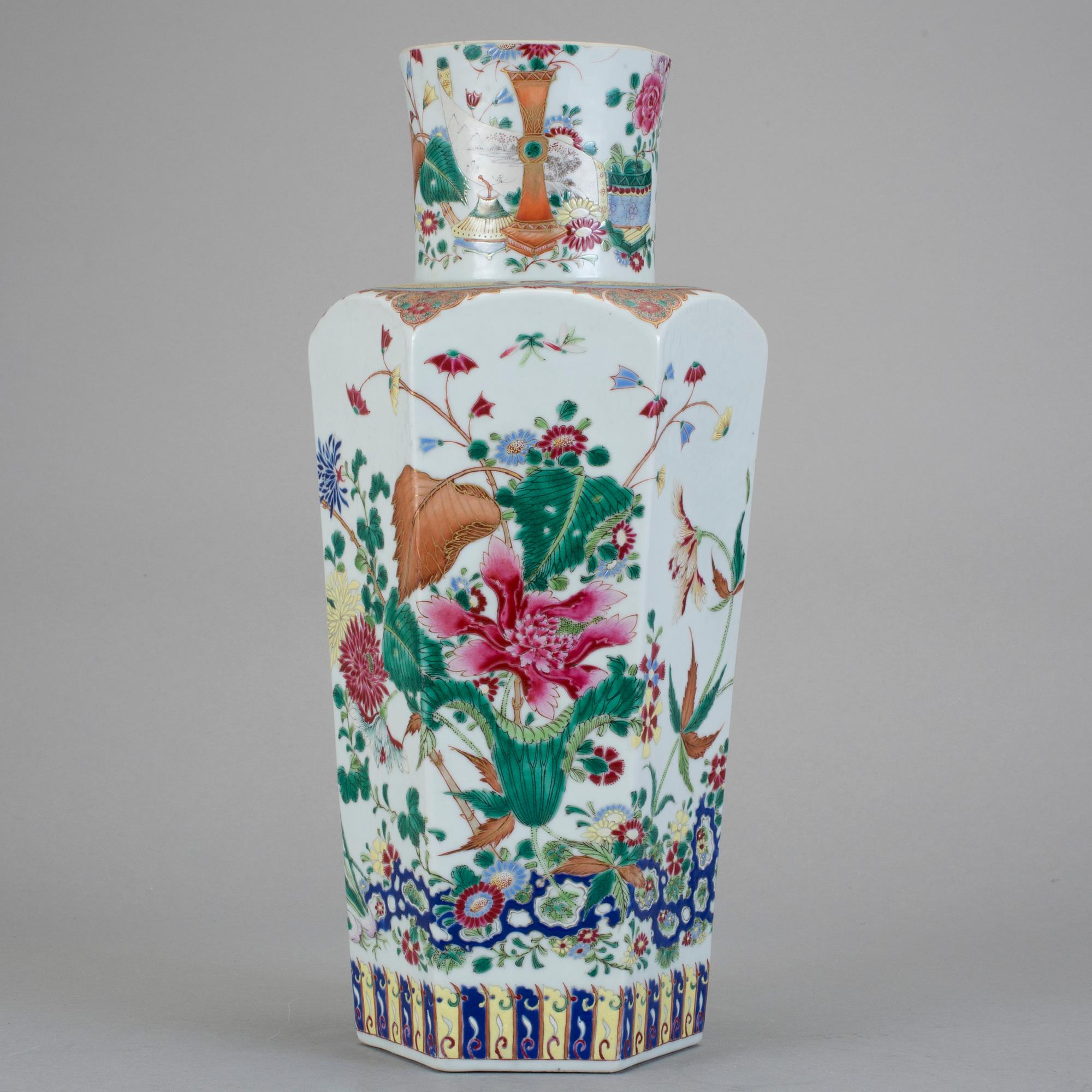 VAS, porslin, Kina, 1800-tal.