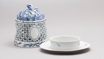 A blue and white Royal Copenhagen 'Blå Blomst' ice bell with stand, late 18th Century/circa 1800.