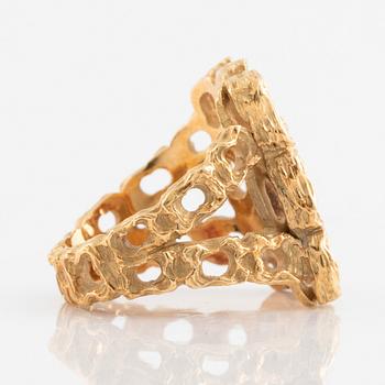 A Gilbert Albert ring in 18K gold.