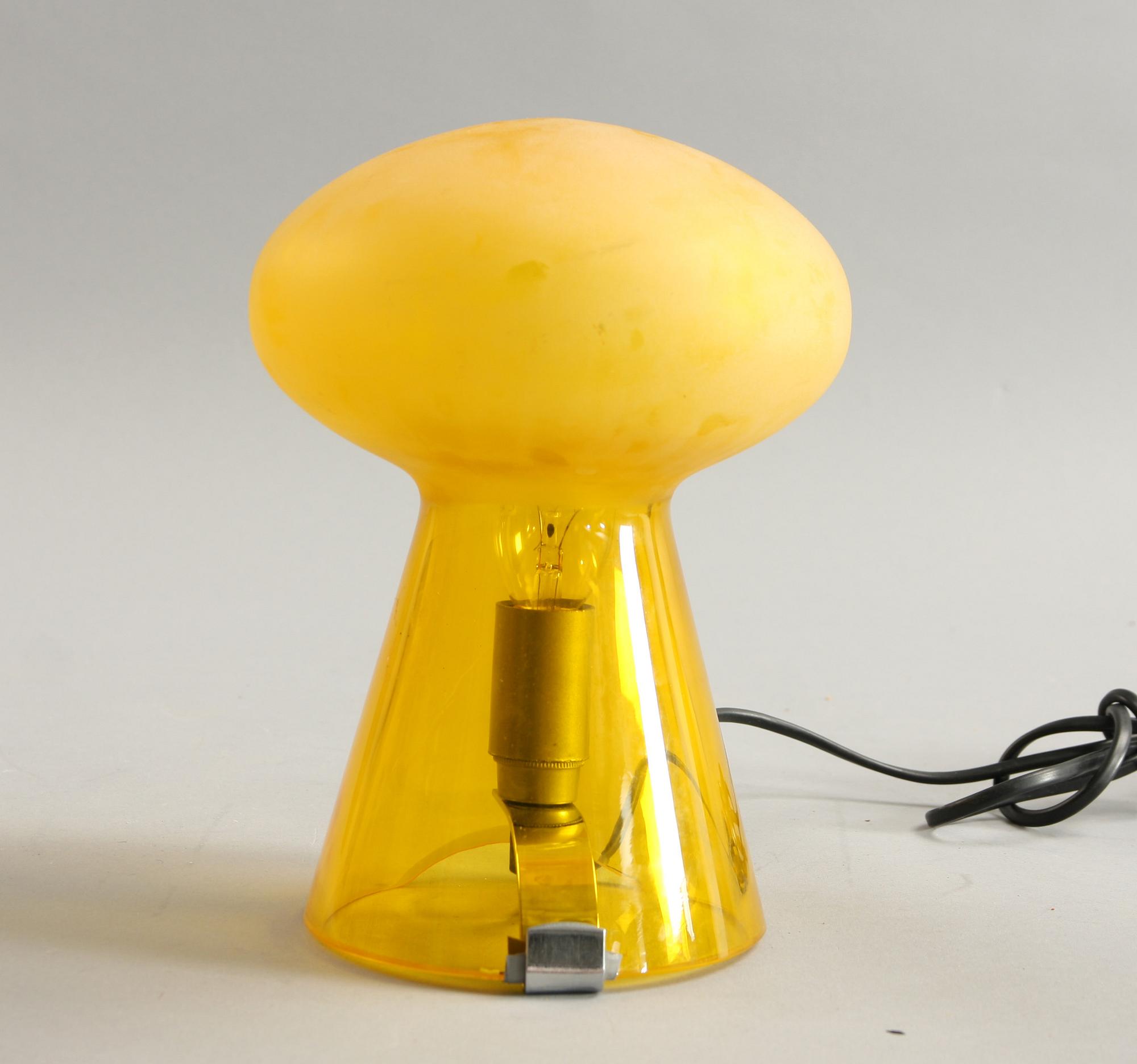 BORDSLAMPA, glas och metall, Murano, 1900-tal, graverad sign.