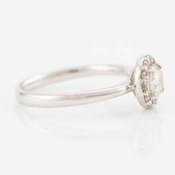 Ring in 18K white gold with a brilliant-cut diamond, accompanied by a GIA dossier.