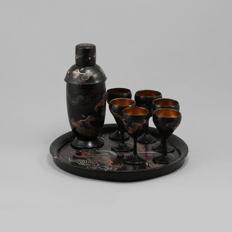 COCKTAILSET, 8 delar, bemålat trä, Kina, 1900-tal.