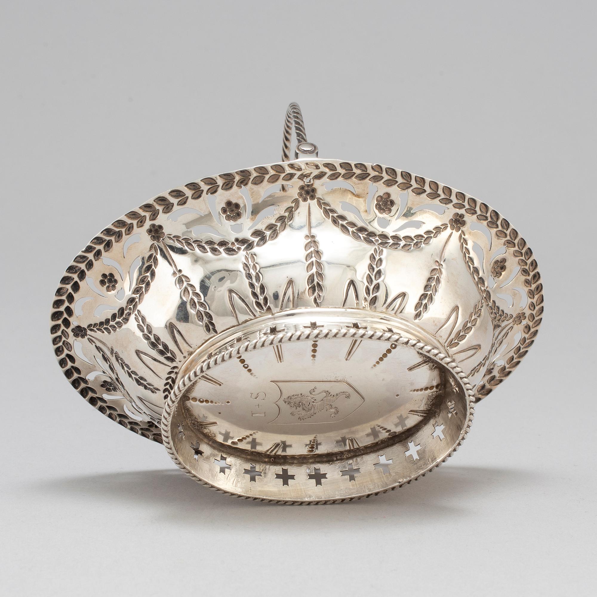 An English 18th century silver sweet meat basket, mark of Richard Meach, London 1773.