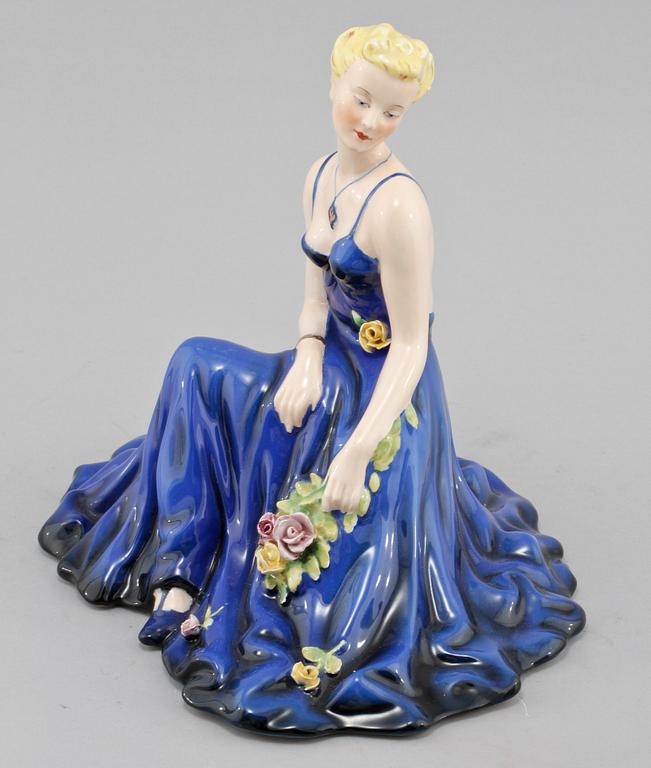 FIGURIN, porslin, Royal Dux, omkring 1900-talets andra kvartal.