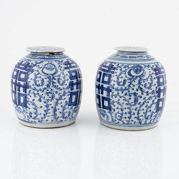 A pair of blue and white ginger jars, Qing dynasty, China, 19th century.