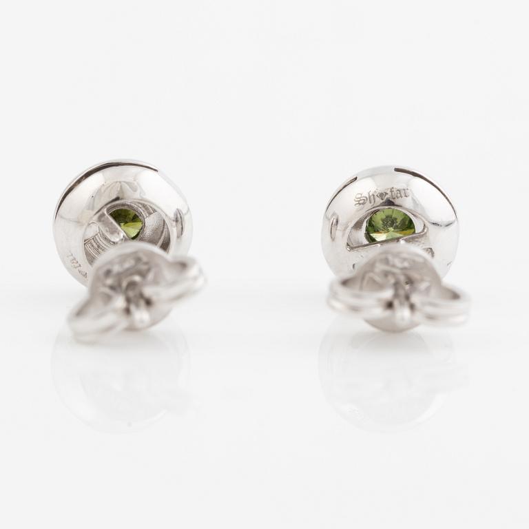 Earrings 18K white gold with colour-treated green brilliant-cut diamonds.
