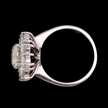 RING, 18 k vitguld, briljantslipade diamanter tot 3.59 ct.