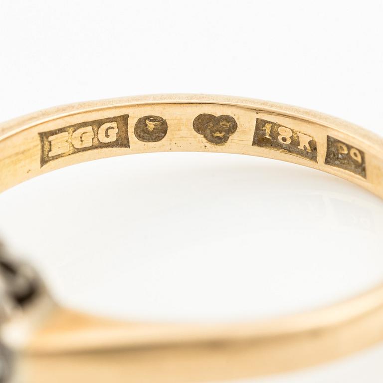 Ring, 18K guld med smaragder och åttkantslipade diamanter.
