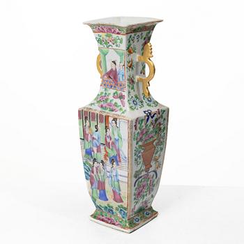 A famille rose Canton vase, Qing dynasty, 19th century.